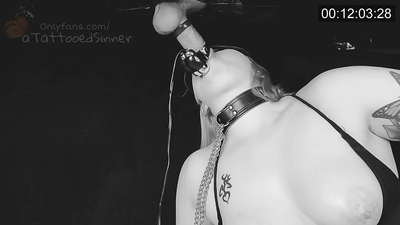 Tfajla sabiħa b'tits perfetti fil-gloryhole